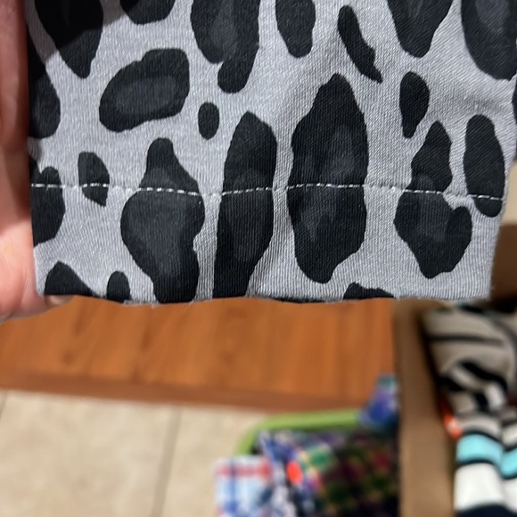 NWT Chicos Polished Cheetah tunic knit top - Picture 6 of 10